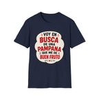 "Voy en busca de una pampana que me dé buen fruto" Spanish Funny Graphic T-Shirt